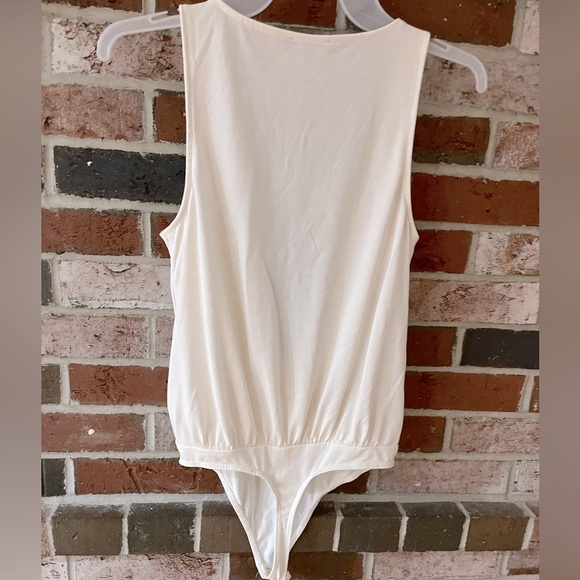 EXPRESS White Sleeveless Plunging Neckline Bodysuit XS - Picture 5 of 11